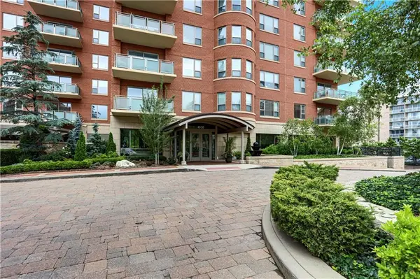 4950 Central ST #302, Kansas City, MO 64112