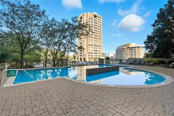 4950 Central ST #302, Kansas City, MO 64112