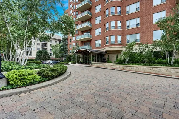 4950 Central ST #302, Kansas City, MO 64112