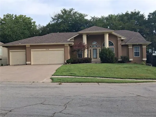 2518 Wintervalley CT, Lee's Summit, MO 64081