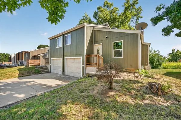 8484 Lane DR, Raytown, MO 64138