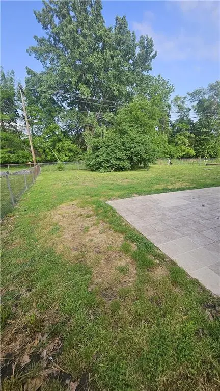 13323 donnelly ST, Grandview, MO 64030