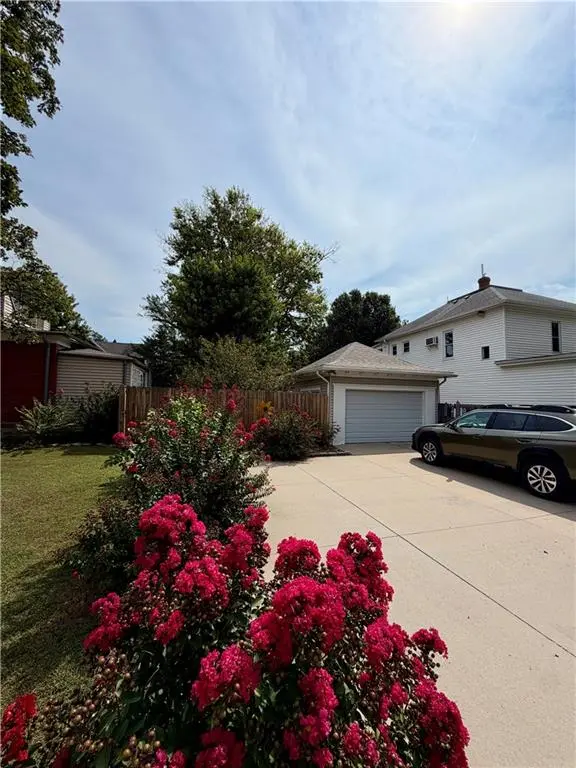 401 E Madison AVE, Iola, KS 66749