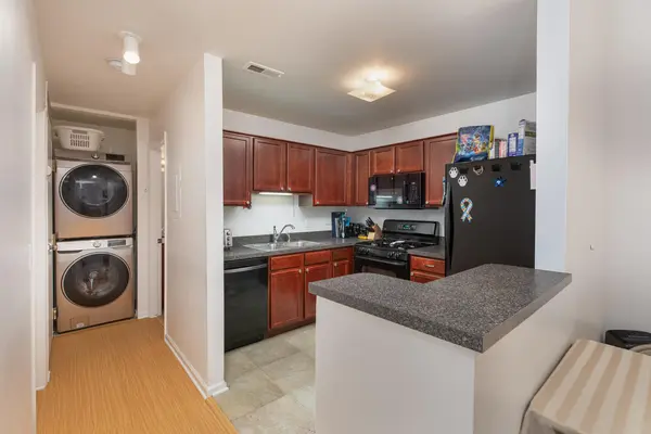 1531 Raymond DR #201, Naperville, IL 60563