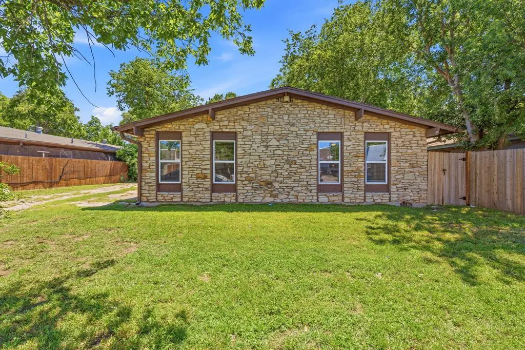 1911 Hearthside DR #A, Austin, TX 78757