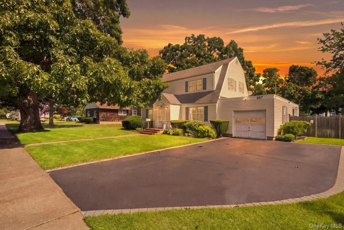 297 Maple AVE, Patchogue, NY 11772