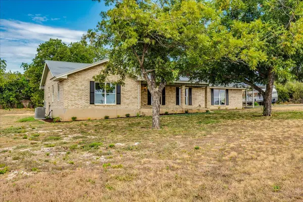 1102 N Austin Ave, Georgetown, TX 78626