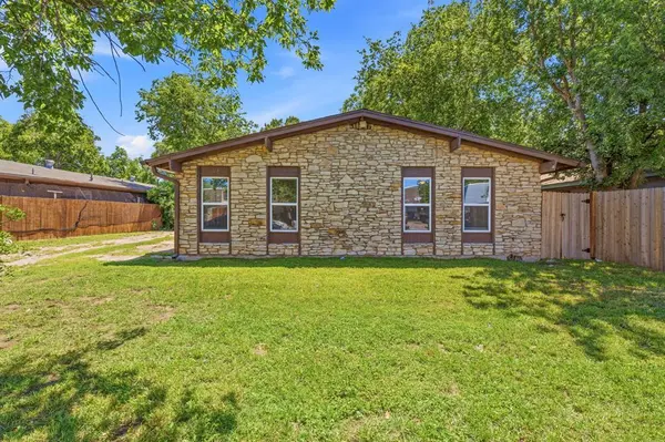 1911 Hearthside DR #A, Austin, TX 78757