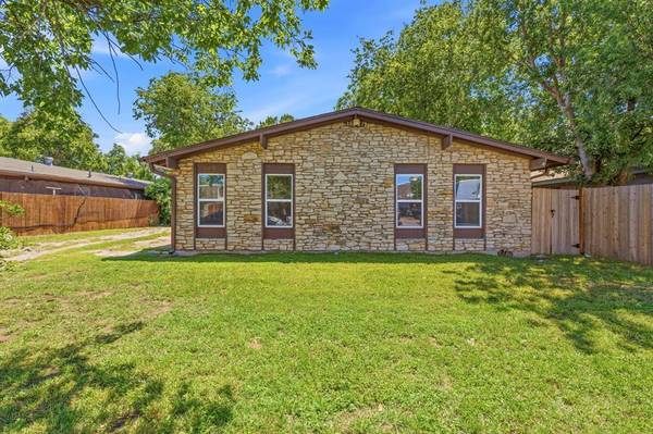 1911 Hearthside DR #A, Austin, TX 78757