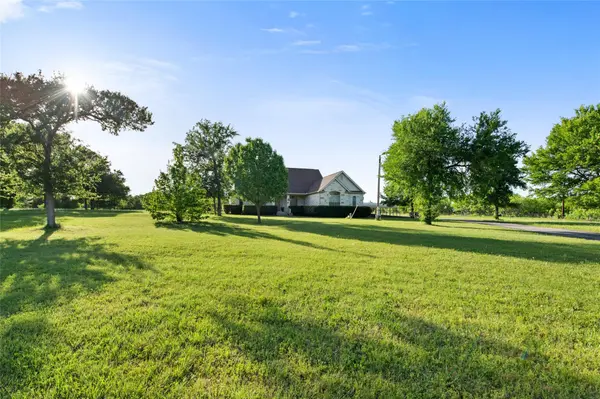 3060 Fm 1704, Elgin, TX 78621