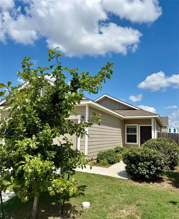 1104 Minnow LN, Bastrop, TX 78602