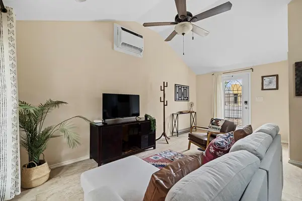 75 Pedernales ST, Austin, TX 78702
