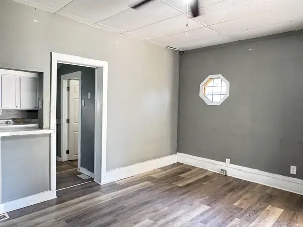 1051 John ST, Frankfort, IN 46041-1361