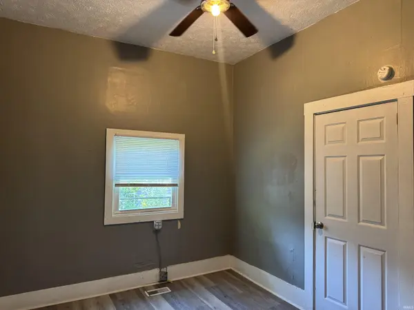 1051 John ST, Frankfort, IN 46041-1361