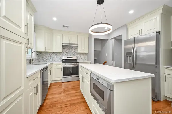 226 Vincent DR, East Meadow, NY 11554