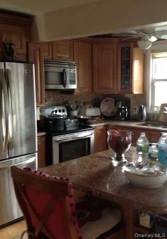 326 Lincoln AVE, Brentwood, NY 11717