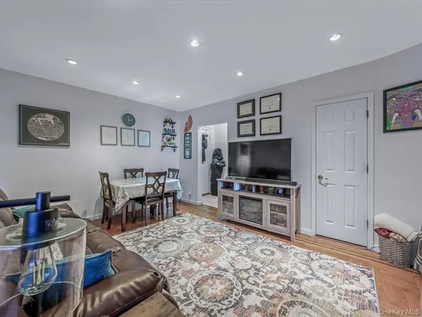9524 Fort Hamilton Pkwy #301, Brooklyn, NY 11209