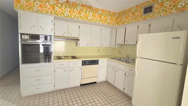 2402 ECUADORIAN WAY #48, Clearwater, FL 33763