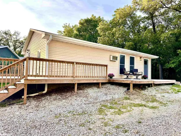 104 Pine Rd, Montezuma, IA 50171