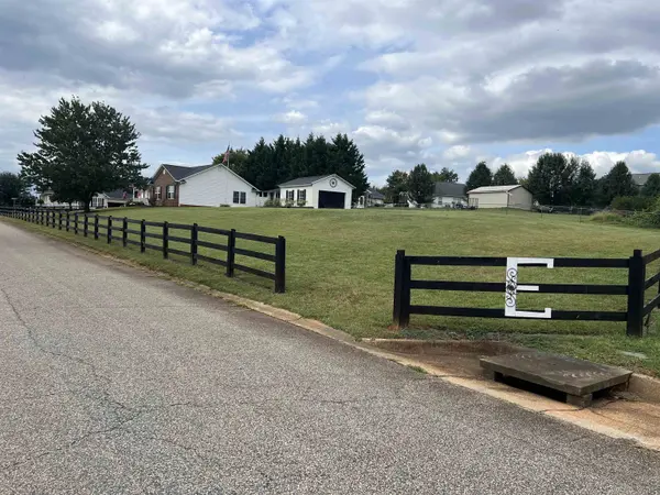 231 Summer Lady LN, Boiling Springs, SC 29316