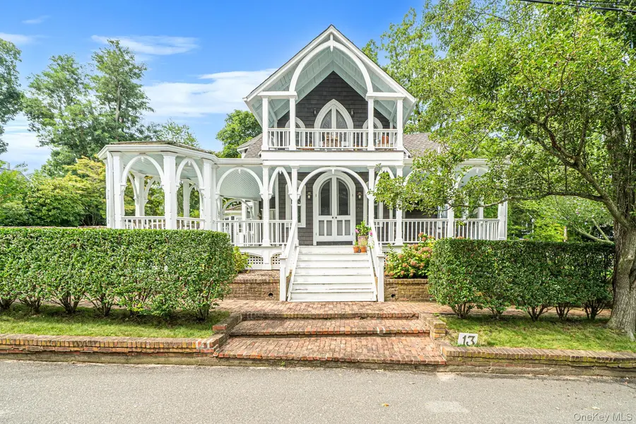 13 Spring Garden AVE, Shelter Island Heights, NY 11965