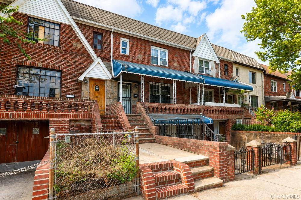 25-30 36th AVE, Astoria, NY 11106