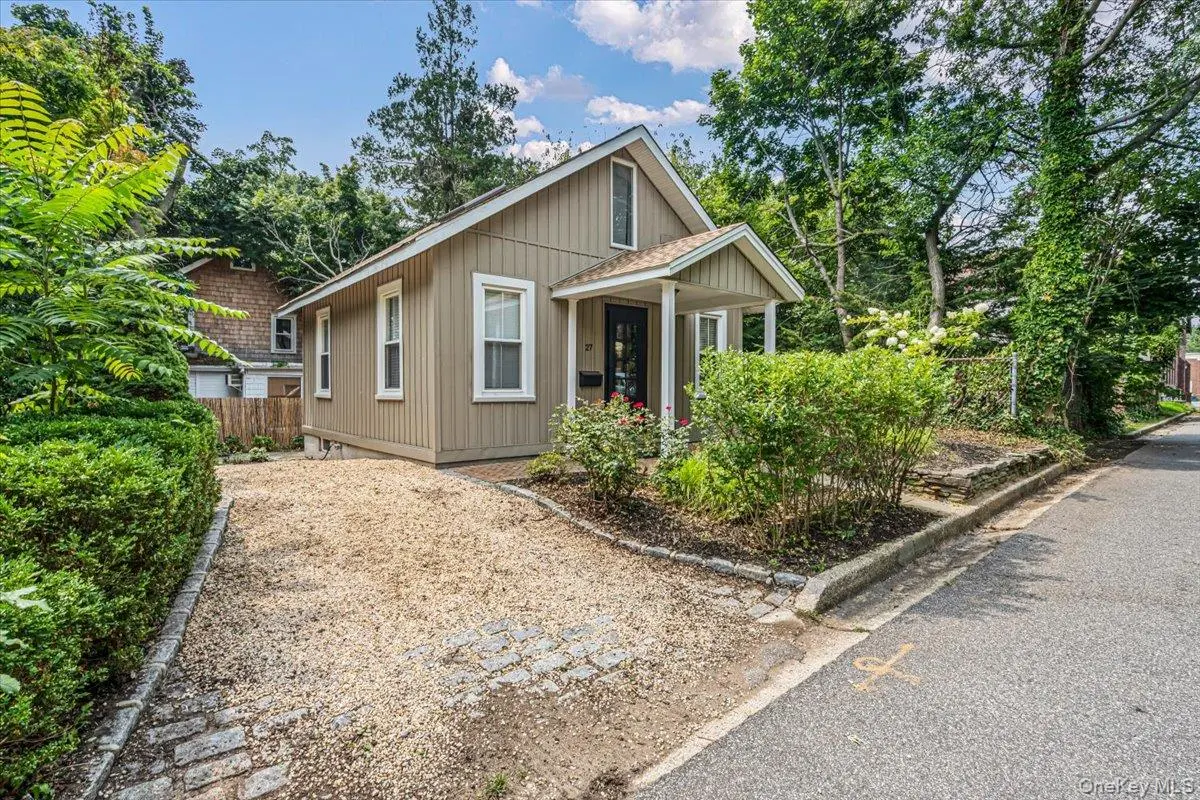 27 12th AVE, Sea Cliff, NY 11579