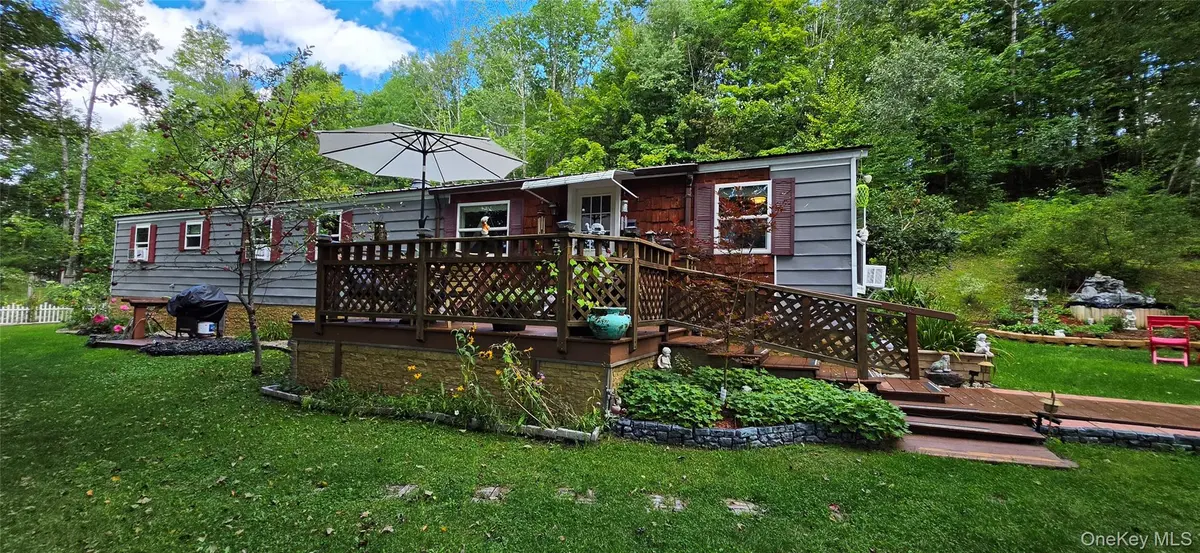 42 Gabriel RD, Cochecton, NY 12726
