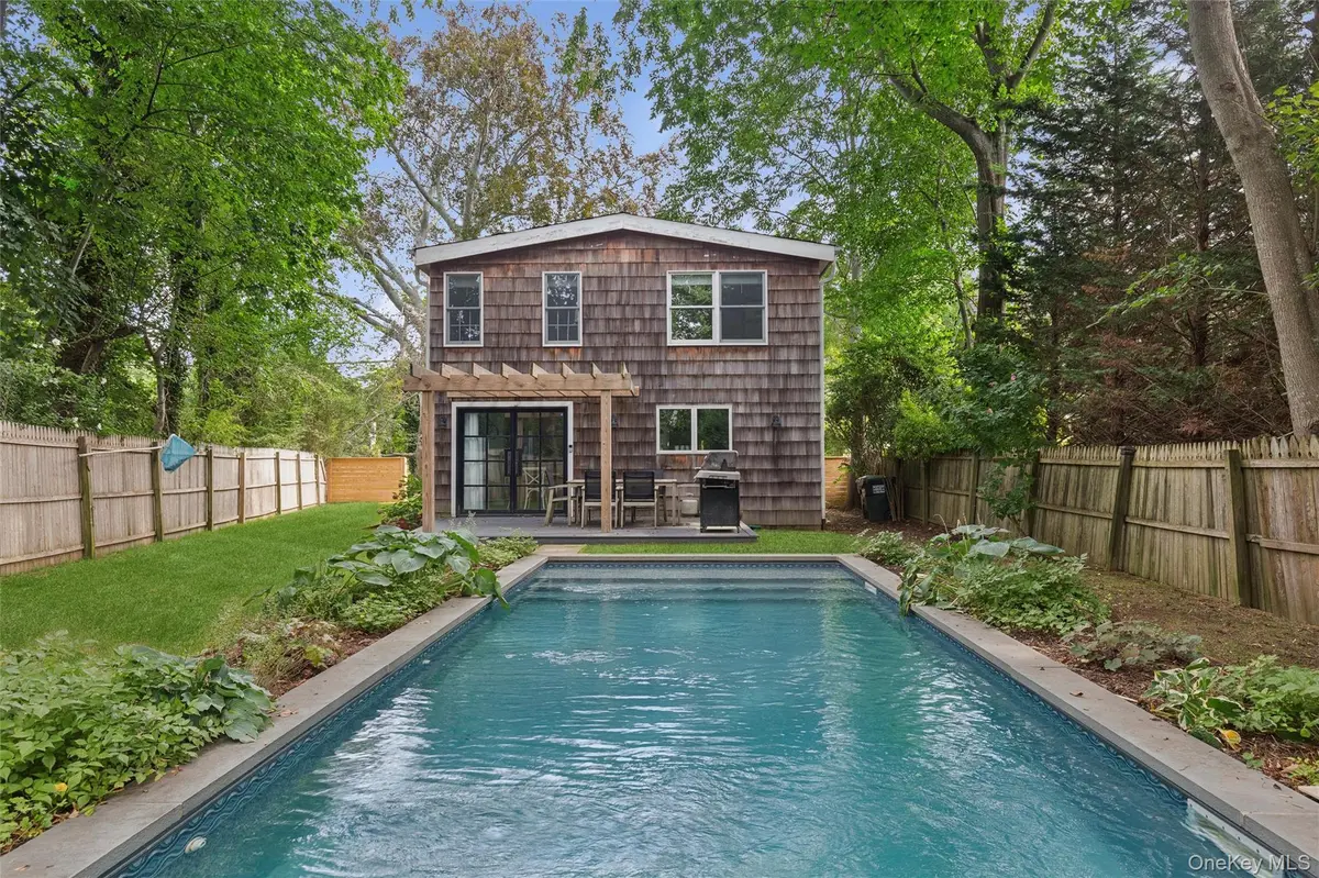 212 LUMBER LN, Bridgehampton, NY 11932