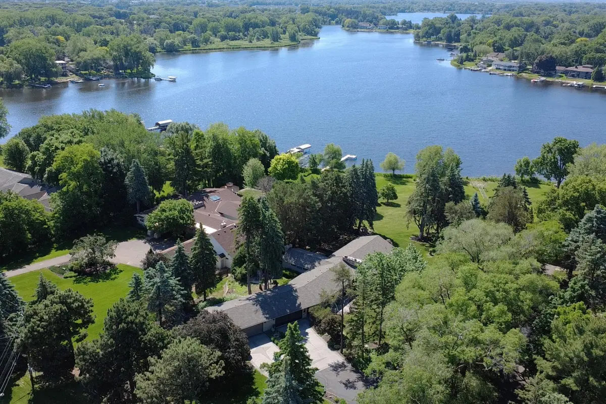 2205 Long Lake RD, New Brighton, MN 55112