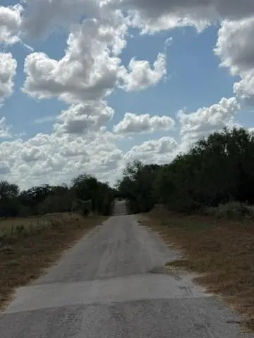 1000 Baker Ranch RD, Luling, TX 78648
