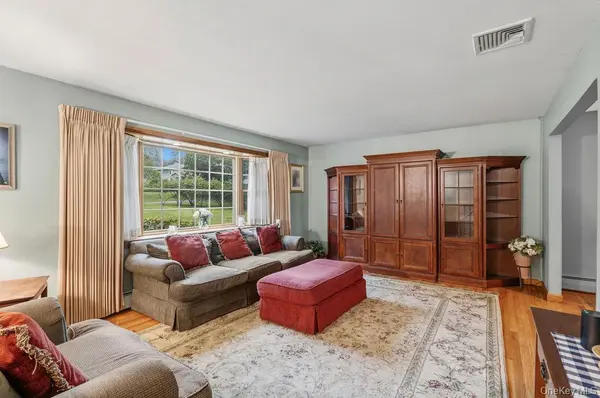 5 Newport CT, Suffern, NY 10901