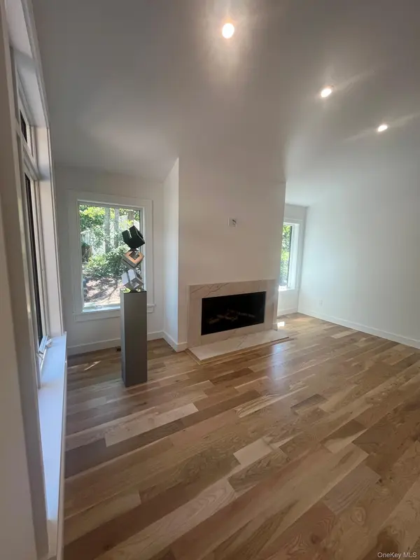 17 Bittersweet AVE, Hampton Bays, NY 11946