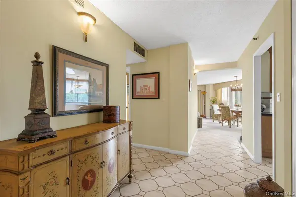 25 Rockledge AVE #205, White Plains, NY 10601