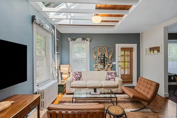27 12th AVE, Sea Cliff, NY 11579