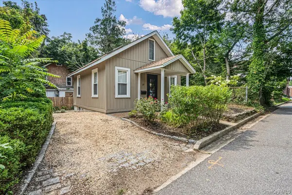 27 12th AVE, Sea Cliff, NY 11579