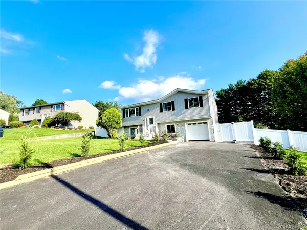 4 Liberty CT, Washingtonville, NY 10992