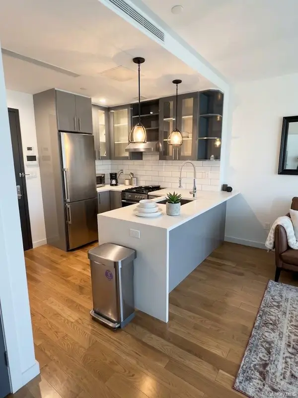 4121 23rd ST #3A, Long Island City, NY 11101