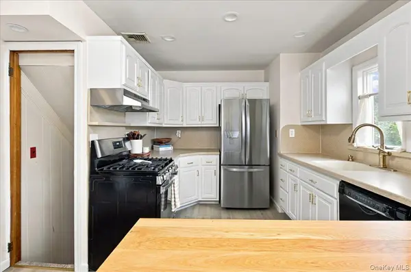 51 Dawson AVE, Kings Park, NY 11754