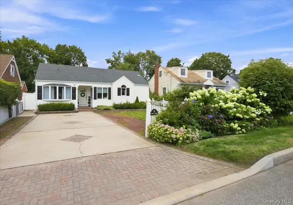 51 Dawson AVE, Kings Park, NY 11754