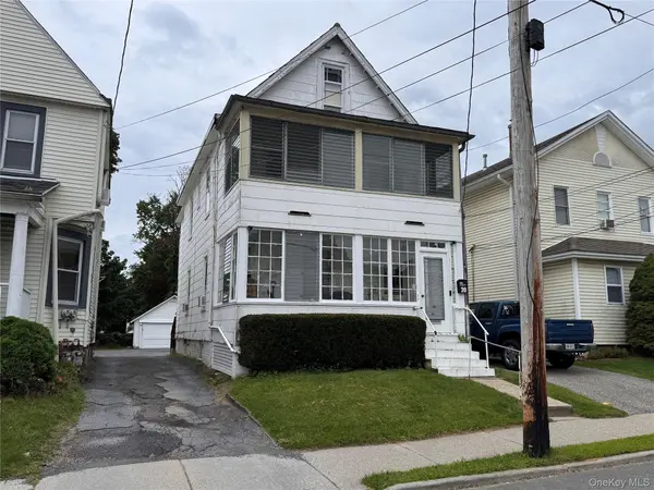 30 Crescent PL, Middletown, NY 10940