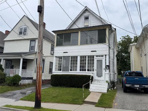 30 Crescent PL, Middletown, NY 10940