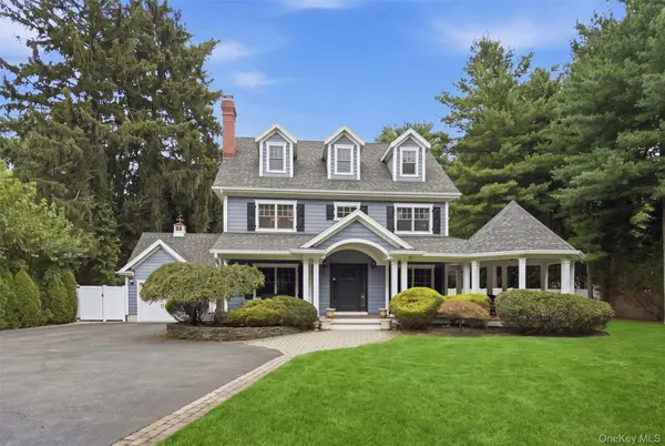 65 E Rogues PATH, Huntington, NY 11746