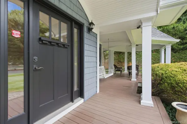 65 E Rogues PATH, Huntington, NY 11746