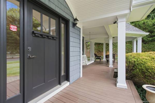 65 E Rogues PATH, Huntington, NY 11746