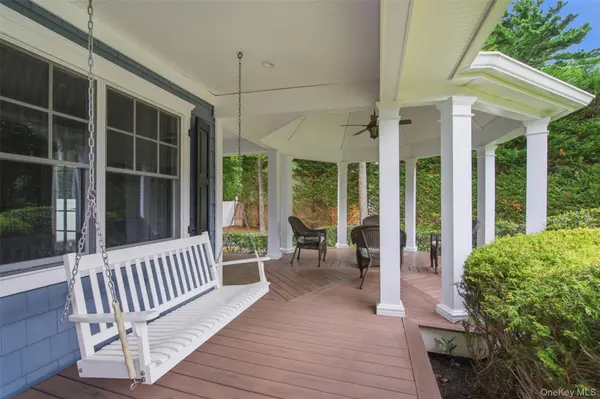 65 E Rogues PATH, Huntington, NY 11746