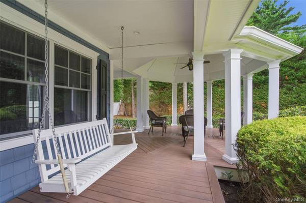 65 E Rogues PATH, Huntington, NY 11746