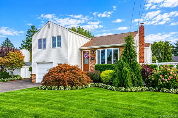 464 N Atlanta AVE, Massapequa, NY 11758