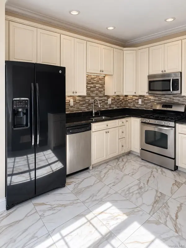 1115 Balsam DR, New Windsor, NY 12553