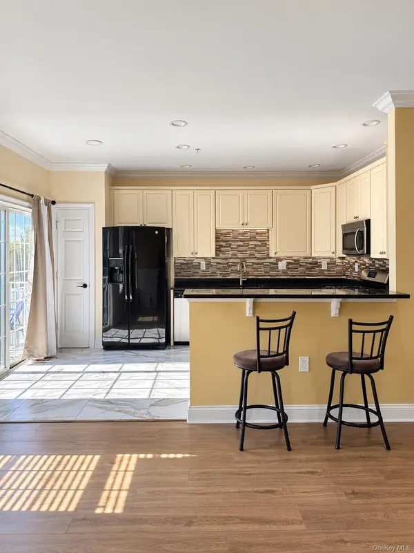 1115 Balsam DR, New Windsor, NY 12553